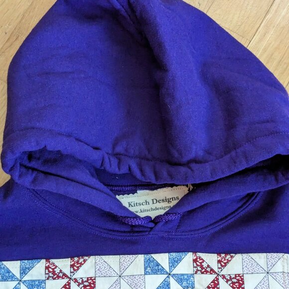 Hoodie with Appliqued Quilt and Heart Design - SZ L - Picture 7 of 7